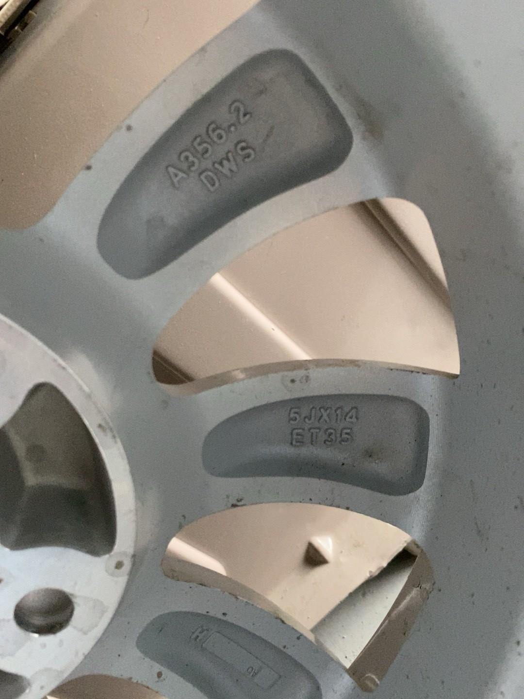 东风EV新能源EX1 各位更换过轮毂的帮忙看一下这个轮毂适用吗？这个是东风er30的14寸轮毂，如果适用，我就买一套换上