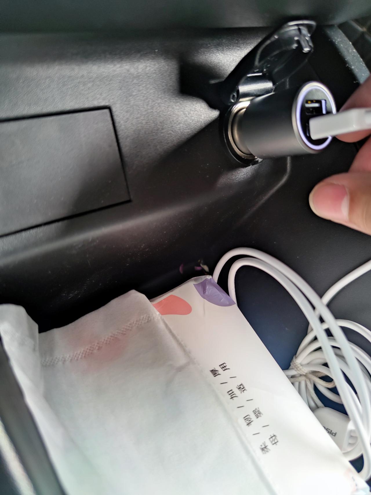 东风EV新能源EX1 小米车载充电器有车友用到吗？为什么插不进去，能通电但是卡不住。点烟器接口有型号大小要求吗？