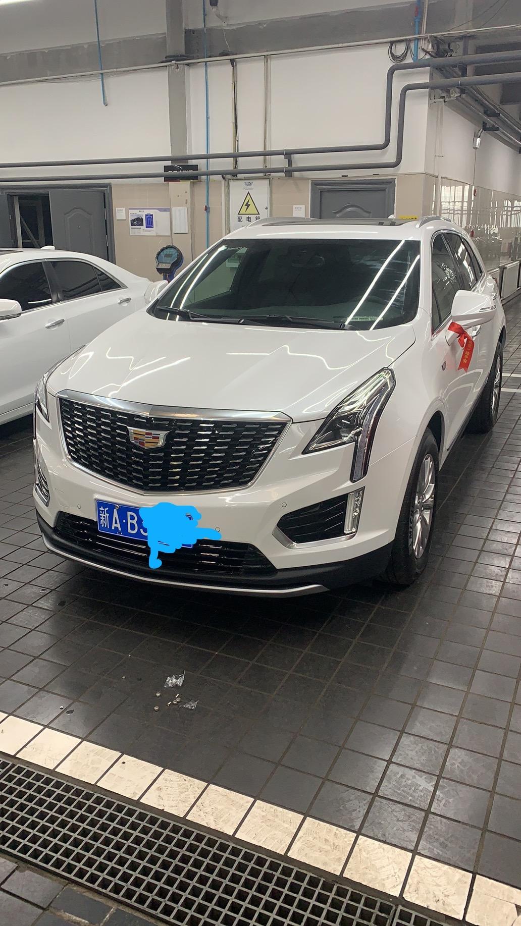 凯迪拉克XT5 各位知不知道怎么区分21款和22款，我是22年1月27号提的车，名牌显示生产日期是21年12月。我今天看