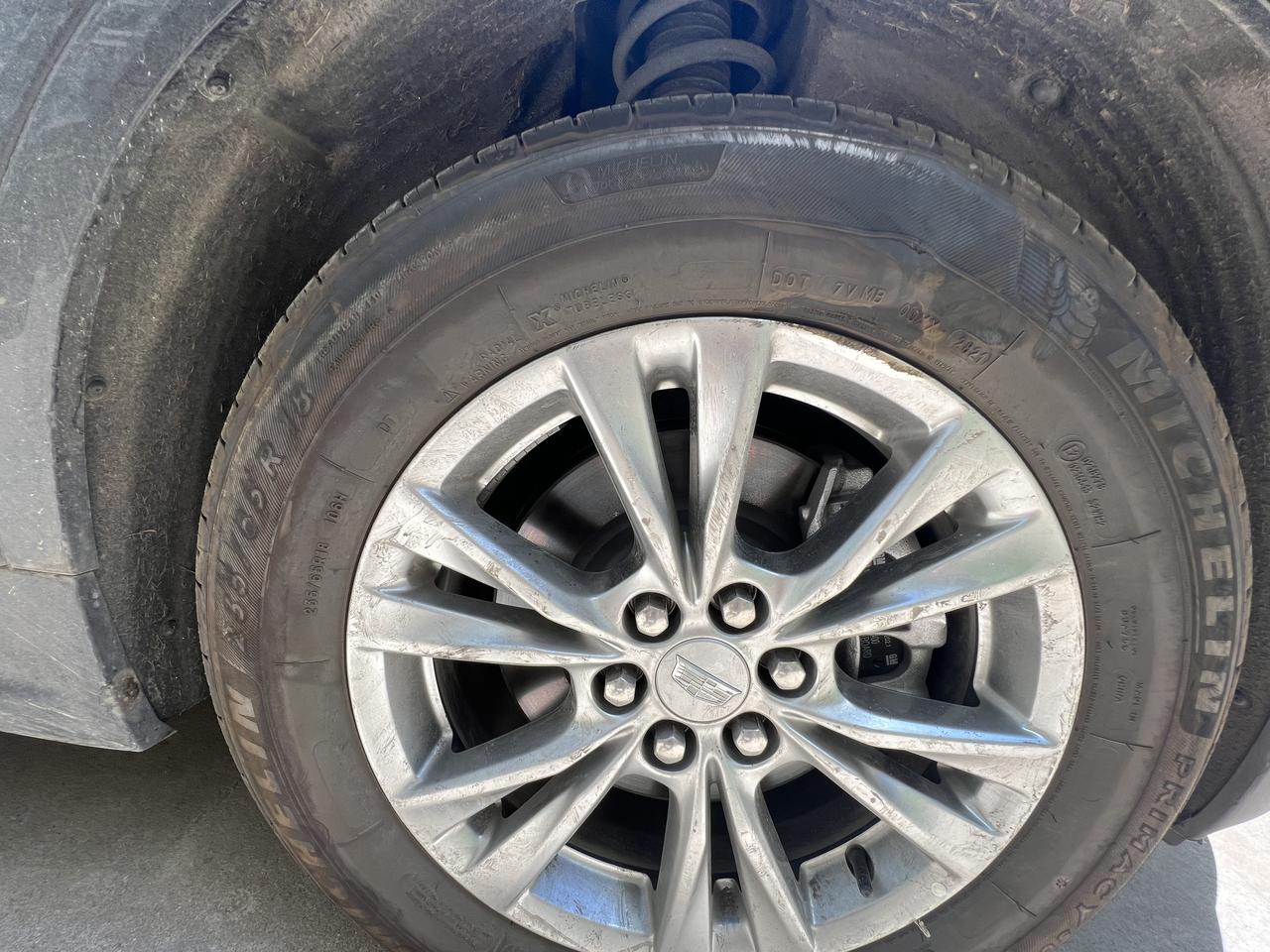 凯迪拉克XT5 凯迪拉克xt5两驱豪华 压马路牙子上了 之前是米其林235/65r18  前后坏了两个 请问现在换什么品
