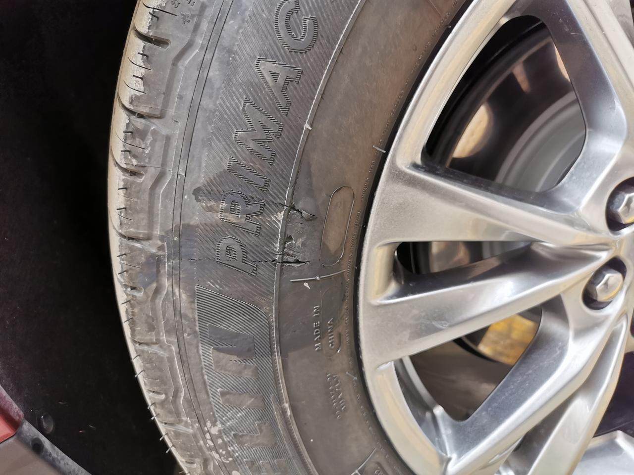 凯迪拉克XT5 请问西安北郊哪有火补轮胎的店我的车胎侧面划破了但是几天了也上过高速没有漏气。