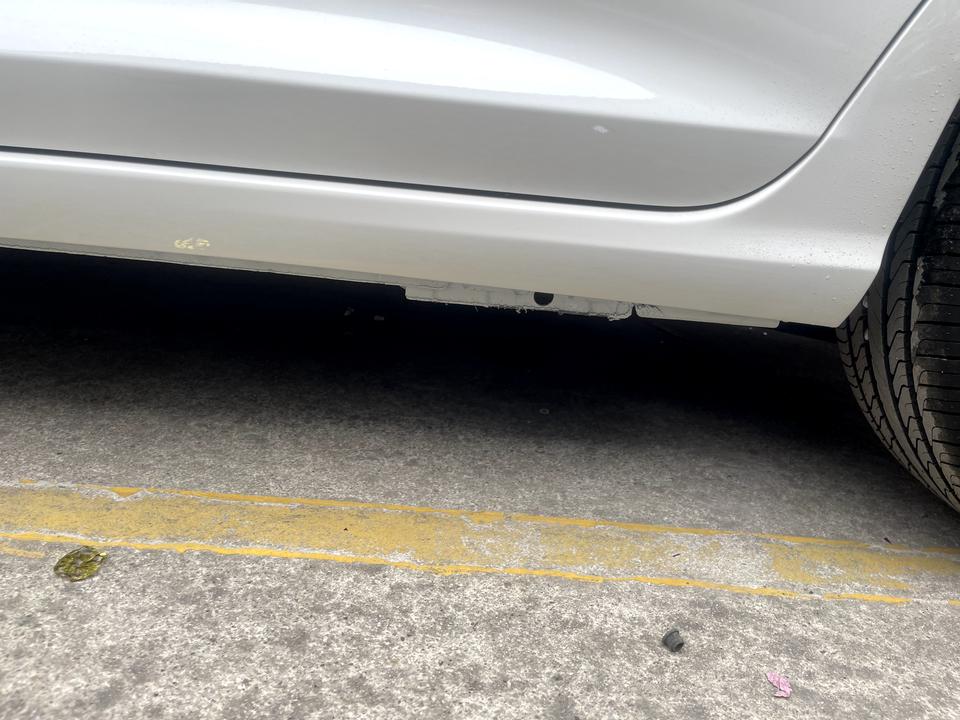 东风风神奕炫MAX 这个凸出来的部分正常吗？你们的有吗？