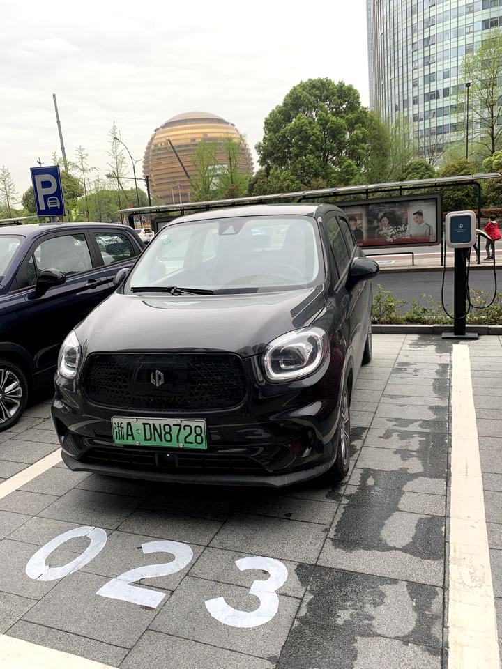 零跑零跑T03 20轻享有现车 21轻享要等一个月 销售说主要区别在电池 20是宁德时代三元里。21是碳酸铁铝 坐标杭州