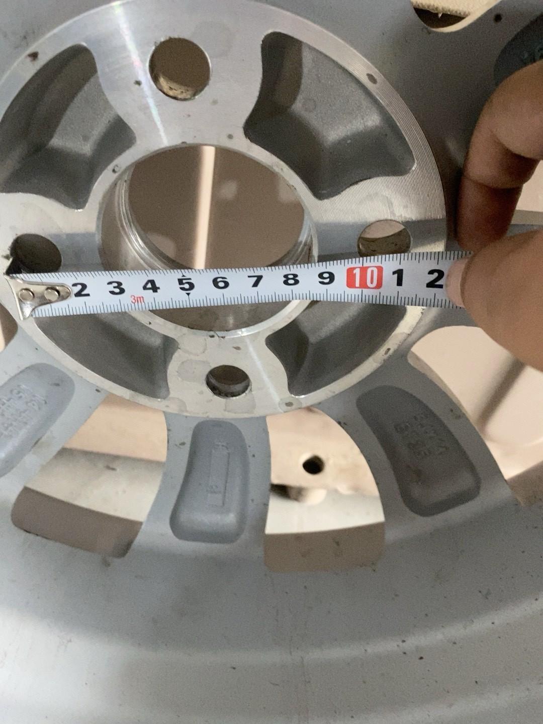 东风EV新能源EX1 各位更换过轮毂的帮忙看一下这个轮毂适用吗？这个是东风er30的14寸轮毂，如果适用，我就买一套换上