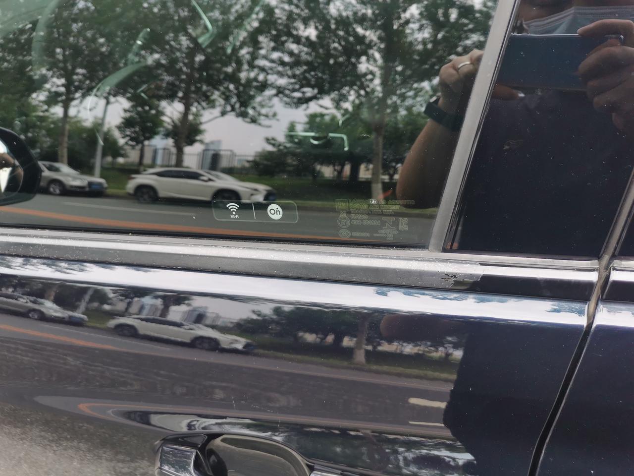 凯迪拉克XT5 请问大家，车窗亮条的保护膜怎么去除？主驾这个保护膜贴的太实，而且一撕就碎。