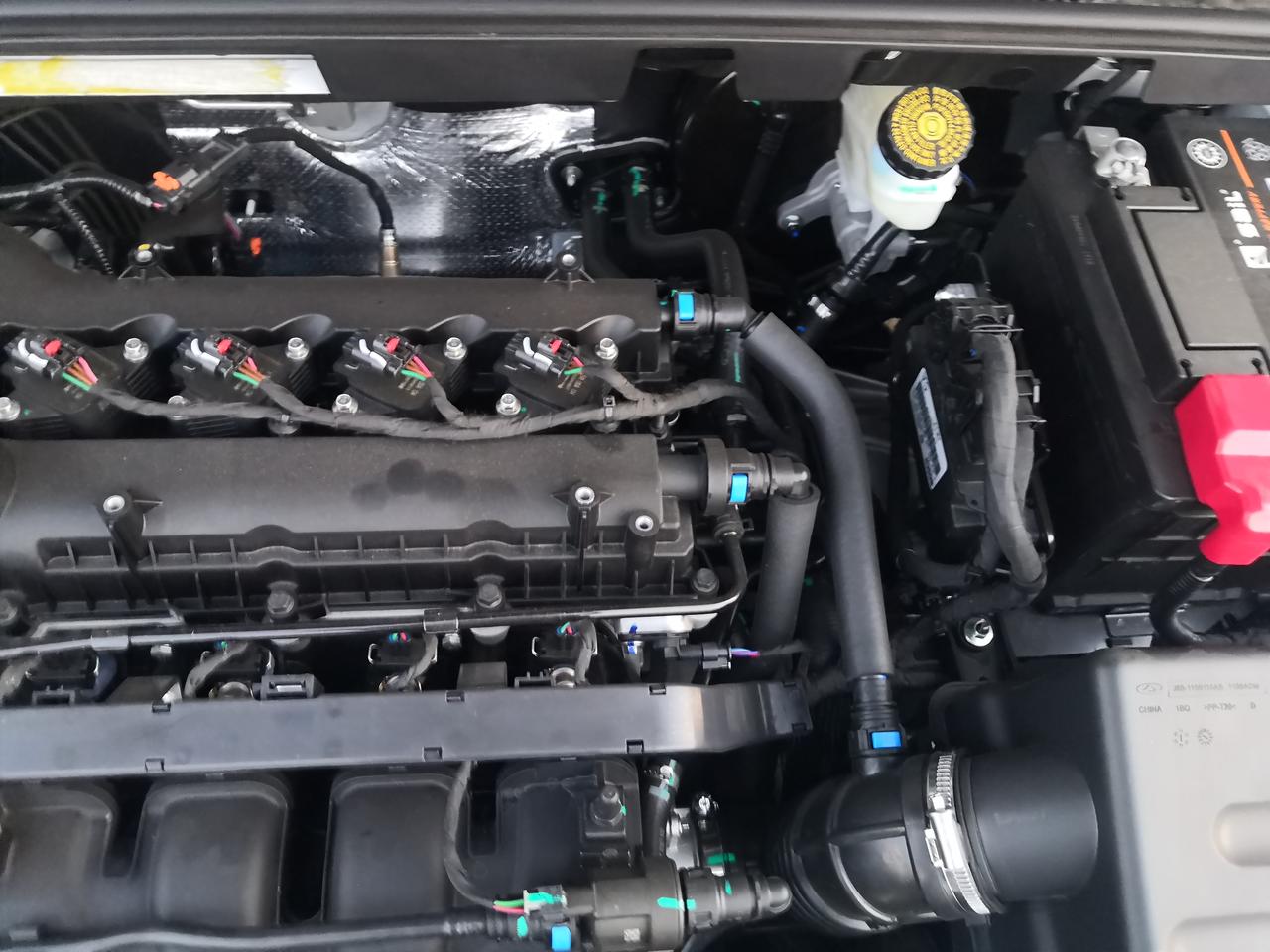 奇瑞艾瑞泽5 艾瑞泽 5pro自动，2021年5月提车，开了五百公里，每次开车，发动机都特别热，带着旁边的电瓶也特别热，