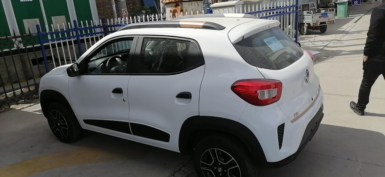 东风EV新能源EX1 麻烦问一下用的都是什么样的充电枪。。 新车 都要买什么东西呀！  后车窗玻璃控制有没有必要改呀  