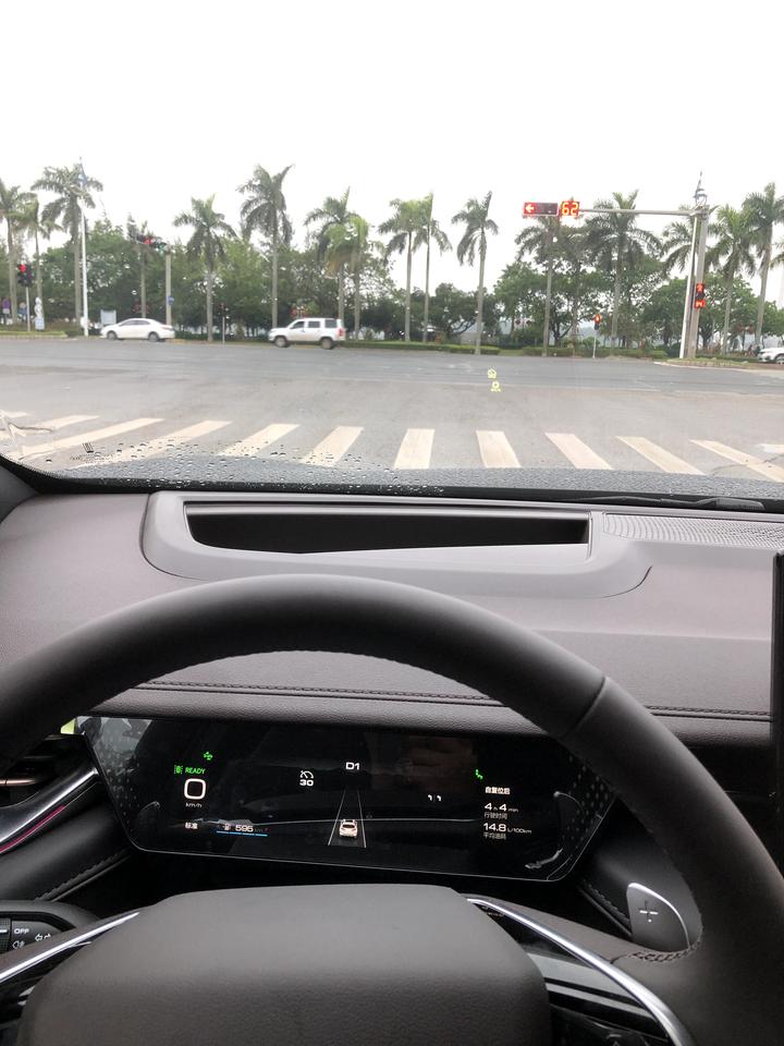 魏牌摩卡 问下车友们  解锁洗车  那个伸缩门把手会不会进水到门里面   还有车道居中 和车道偏离辅助  车道保持  有