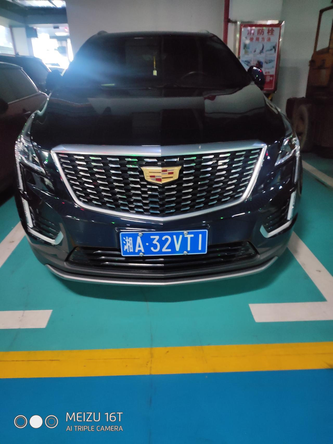 凯迪拉克XT5 问下大佬们:昨晚开车等红绿灯，起步时候，踩油门转速达到3000转左右，车速才15-20码！！就像挂空挡，