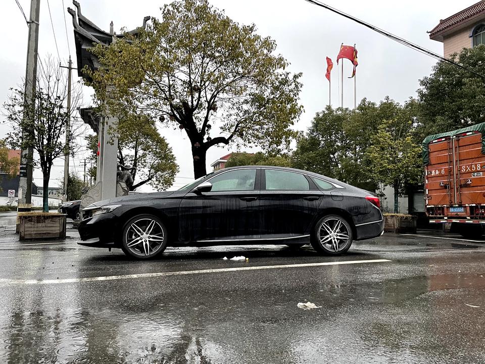22款英仕派精悦有没有办法升级有线carplay！！不要无线的！！手机在车上还是要充电，买了个无线CarPlay盒子现在