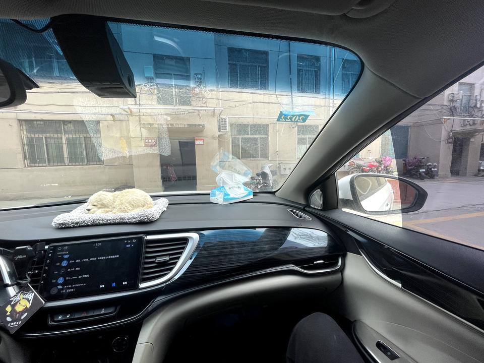 别克英朗 空调制冷效果慢是怎么回事，得开上个十来分钟左右才有效果，上是不是夏天开空调得一直开着内循环啊。我现在还没明白一