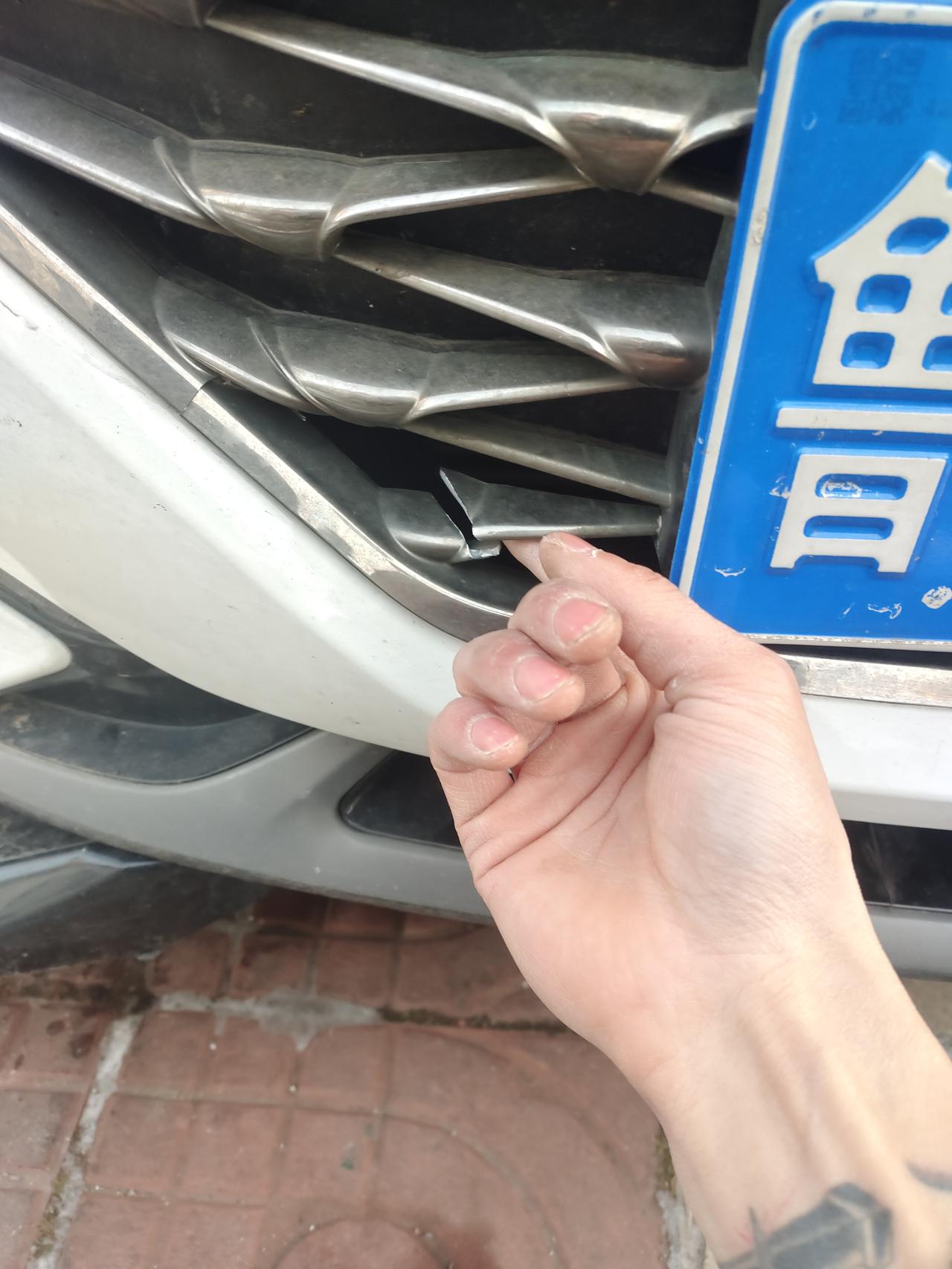 现代菲斯塔 中网，保险杠，还有最后一张图那个位置叫啥