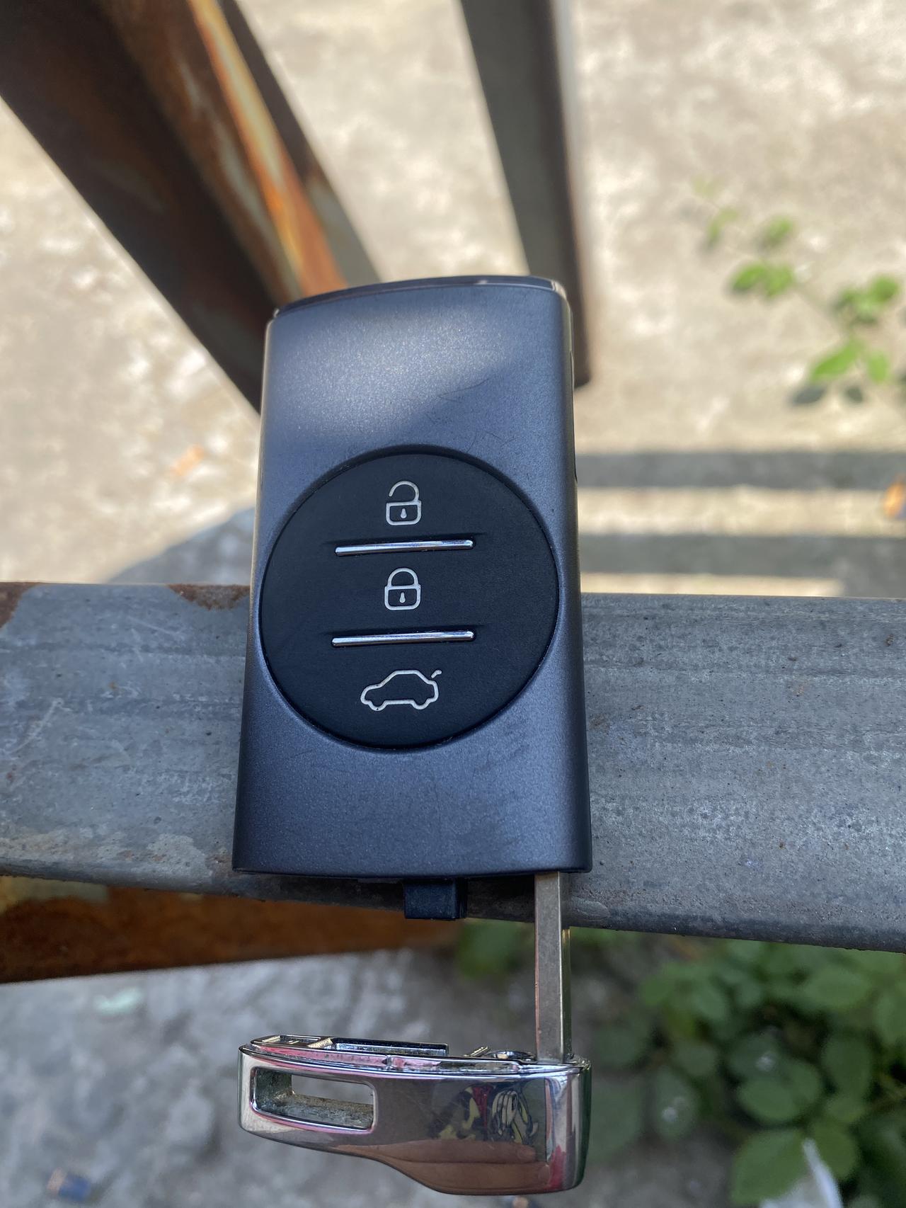 奇瑞瑞虎5x 谁知道怎么拆下来换电池？