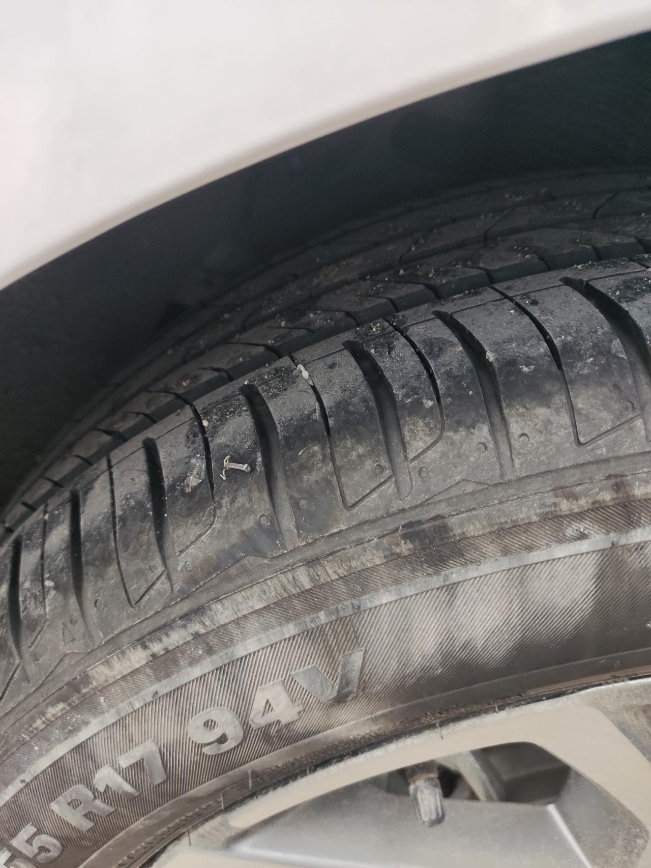 现代索纳塔 各位大哥，小弟这样要怎么办？