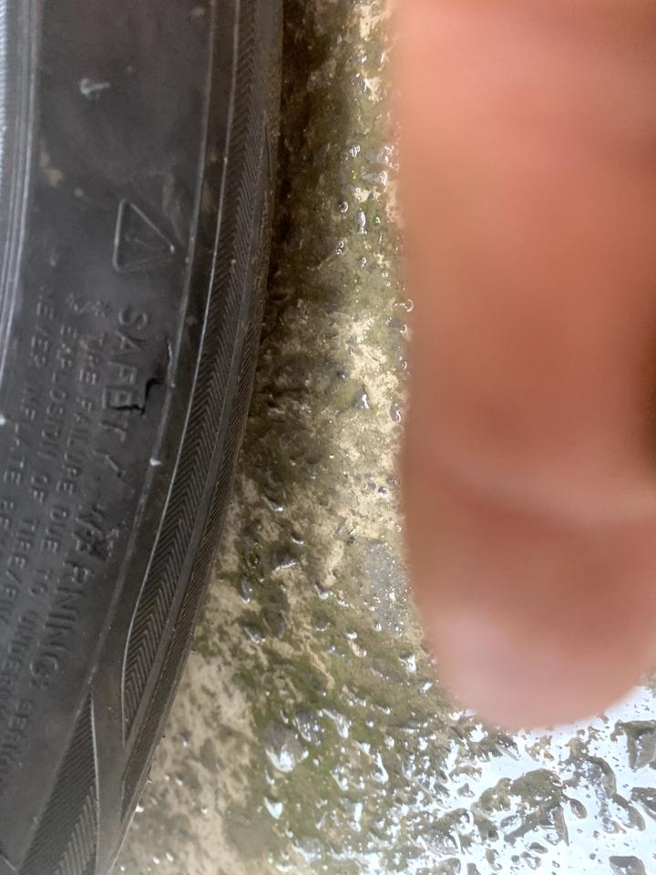 别克英朗 轮胎侧面这样需要换吗，过几天要开高速，有点担心