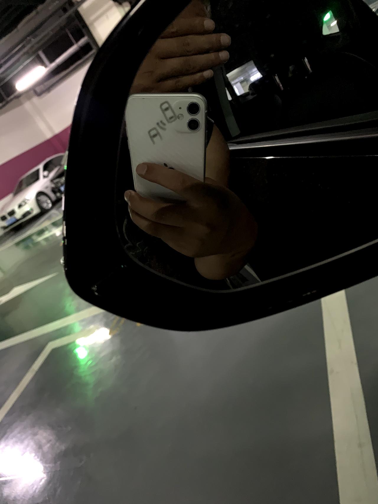 东风风神AX7  DF41  马赫版  有一个问题想问一下大家，就是左右后视镜上有个小图标，刚买下车开车的时候从后方来个