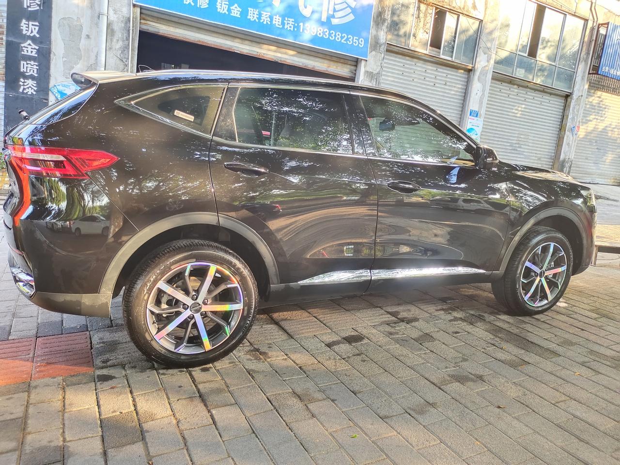 哈弗F7 新车买来油耗确实不高一箱满油可以跑600公里左右，目前行驶一年了一万七千公里的里程，油耗高的离谱，一箱油只能跑