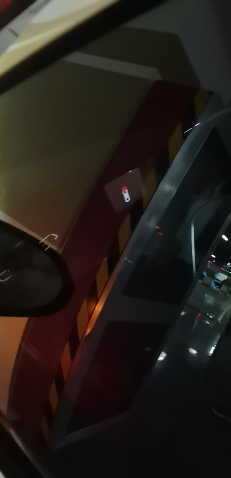 比亚迪秦PLUS EV 各位车友，请问一下这个前舱盖打开了之后就关不上了，怎么办？