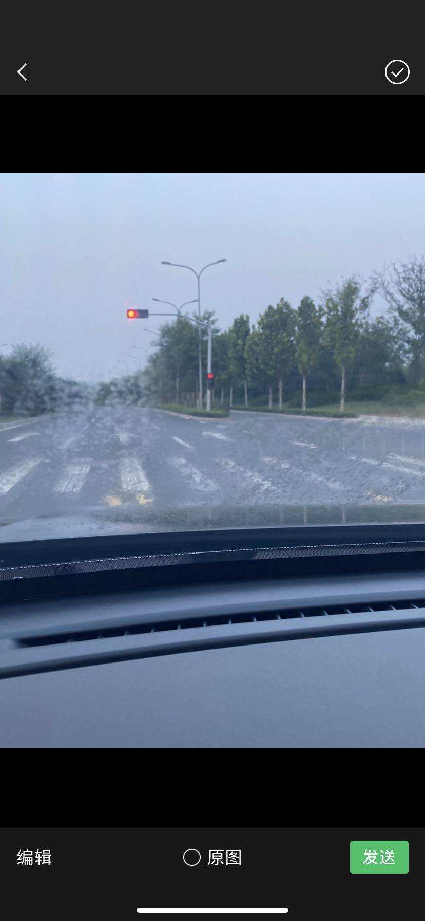 东风风神AX7 这就是油膜吗 每次都是早上才会有 真的很恶心 有什么好办法吗