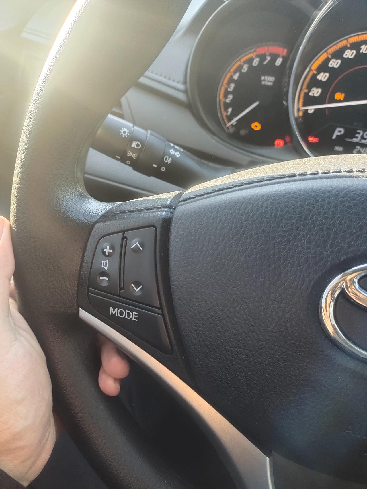 丰田YARiS L 致炫 友友们，方向盘上的按键控制不了中控屏了，是按键坏了，还是中控屏坏了