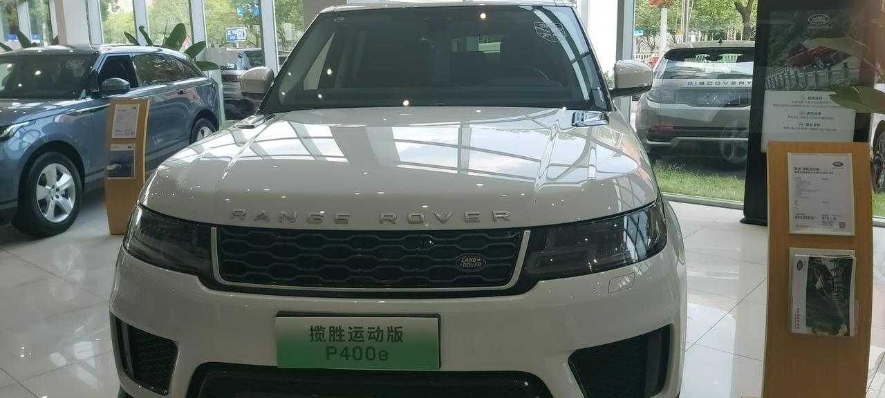 路虎揽胜运动版PHEV 关于p400e的混动逻辑问题这车销售跟我说一箱油能配合电开很久但看到论坛很多老哥都说先用完了点才