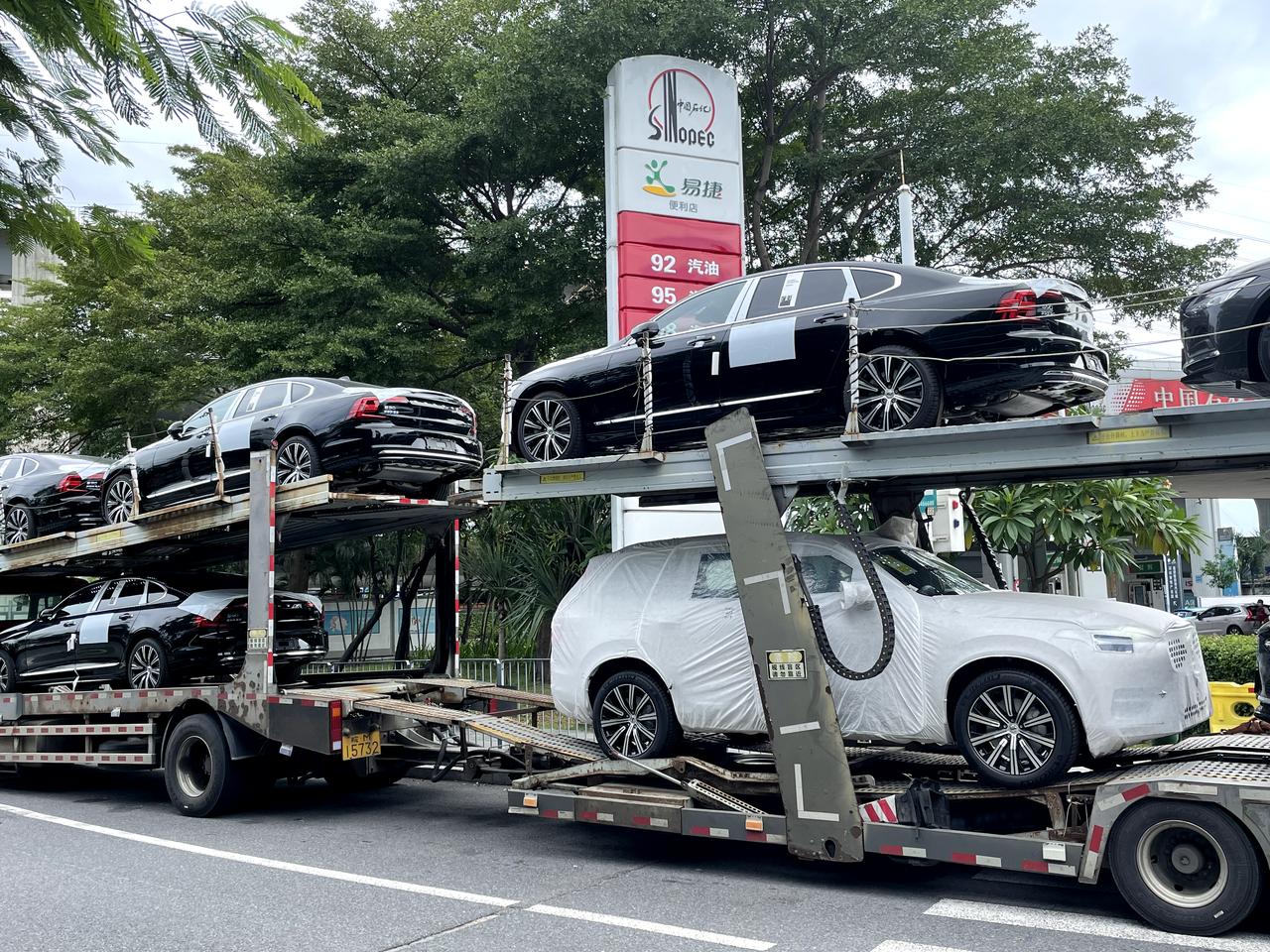 沃尔沃S90 RECHARGE 求问 23T8 致逸哪里可以加装电动后尾门？深圳今天去车行签合同，刚好遇到车刚下板车，米
