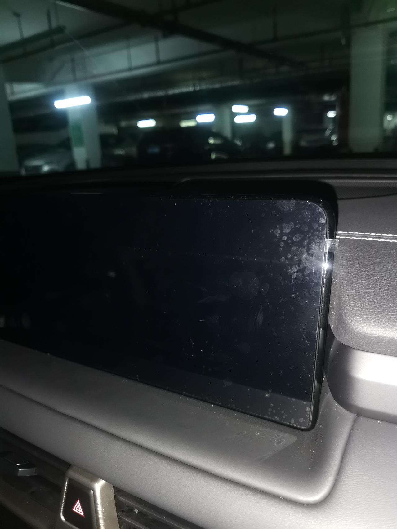 星途凌云 大屏上除了这个薄膜，里面看上还有一层玻璃一样的，好像是个钢化膜一样，是不是不用贴膜了