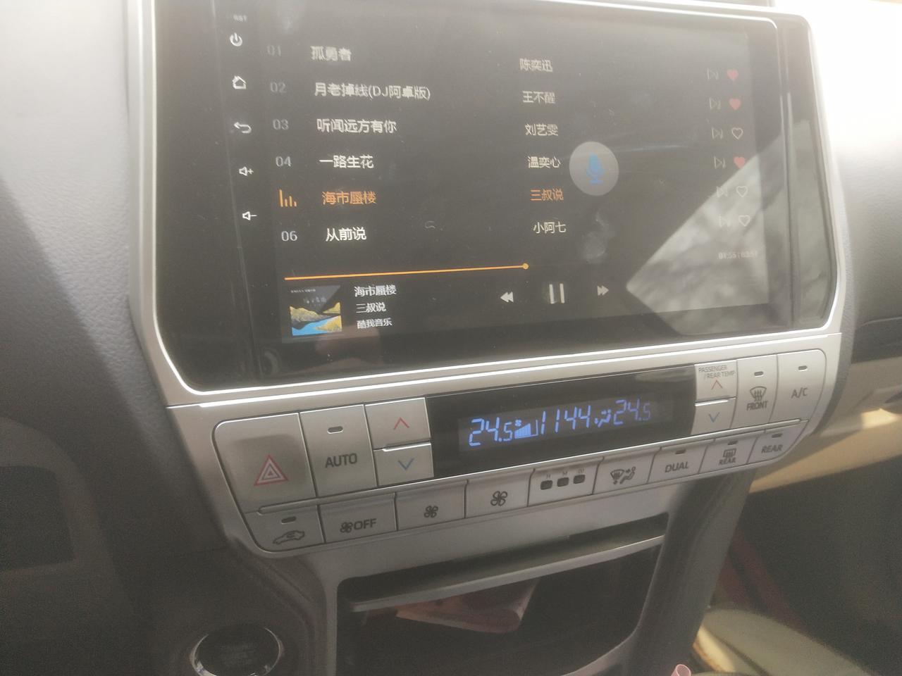 丰田普拉多(进口) 4.0在城市道路行驶，暖风到23.5就热的，怎么一上高速出来就是凉风。哪位大神指教一下怎么回事