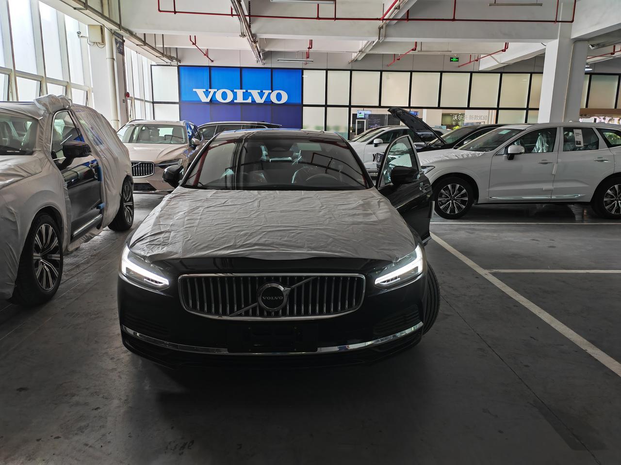 沃尔沃S90 RECHARGE 八月底提了23款沃尔沃s90t8，提车当天车机就连不上网跟热点也没办法认证车主，提车当天