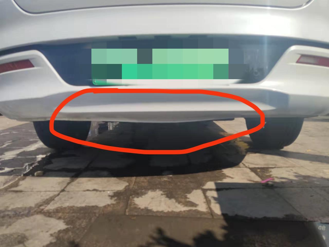 比亚迪秦PLUS EV 地库被蹭了一下去4s店补了个漆换了个倒车灯 回来发现后保居然弯了 这是啥情况
