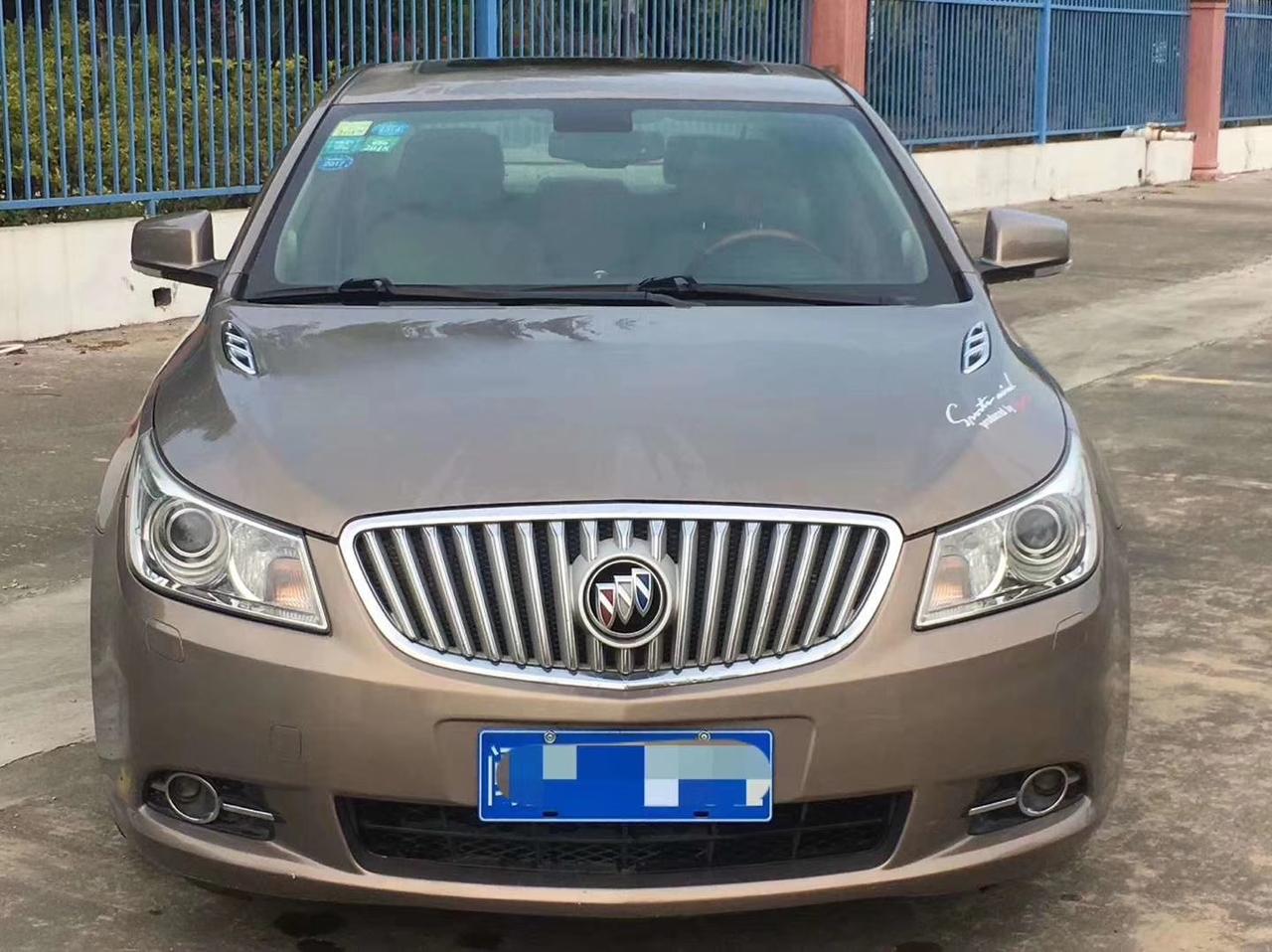 2010年的别克君越顶配车，现在能值多少钱，油耗大概一公里多少
