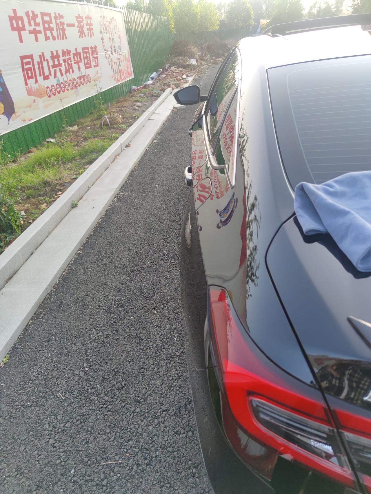 本田雅阁 车友们，新车刚半年，全车落白色飞漆?还祛除不掉，用洗车泥试了，可以弄掉，但是全是划痕，该咋整啊只能抛光嘛，新车