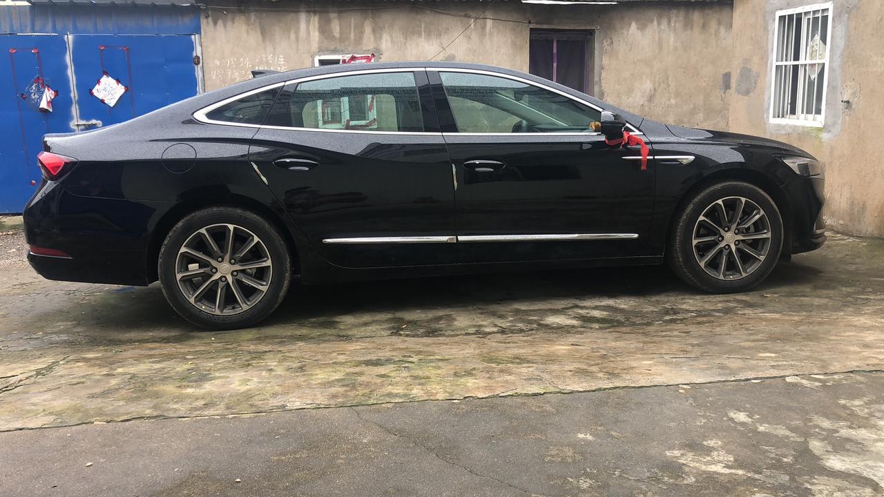 豪华版的君越有没有转向辅助灯呀？没有吧？