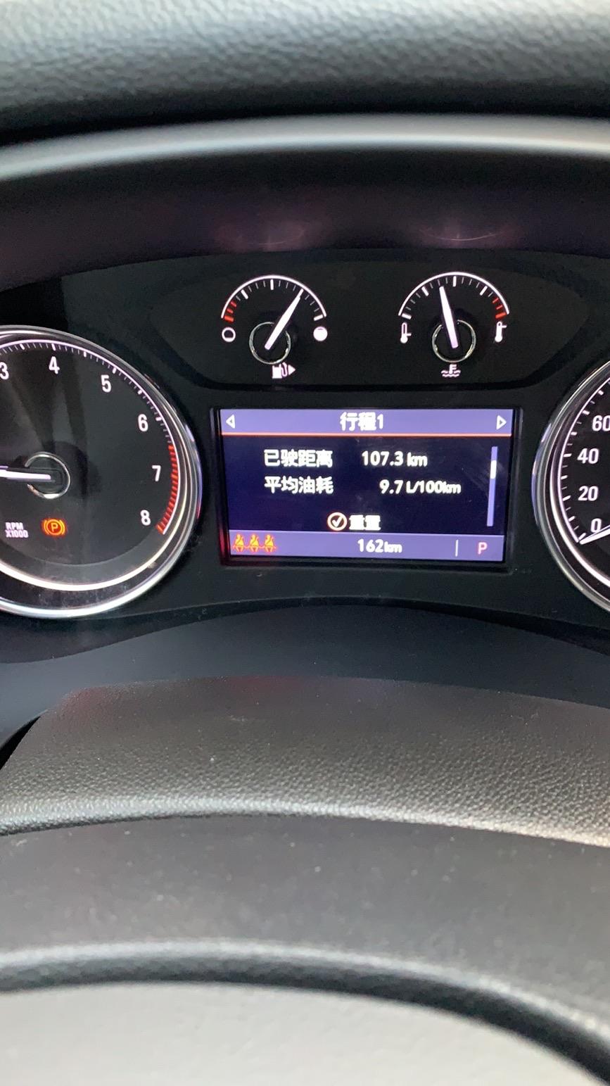 别克君越 问下，21款652豪华，问题1.挂挡怎么好几次都是M挡了，起步300多转，具体不会用，还要停车挂空档再D挡走，