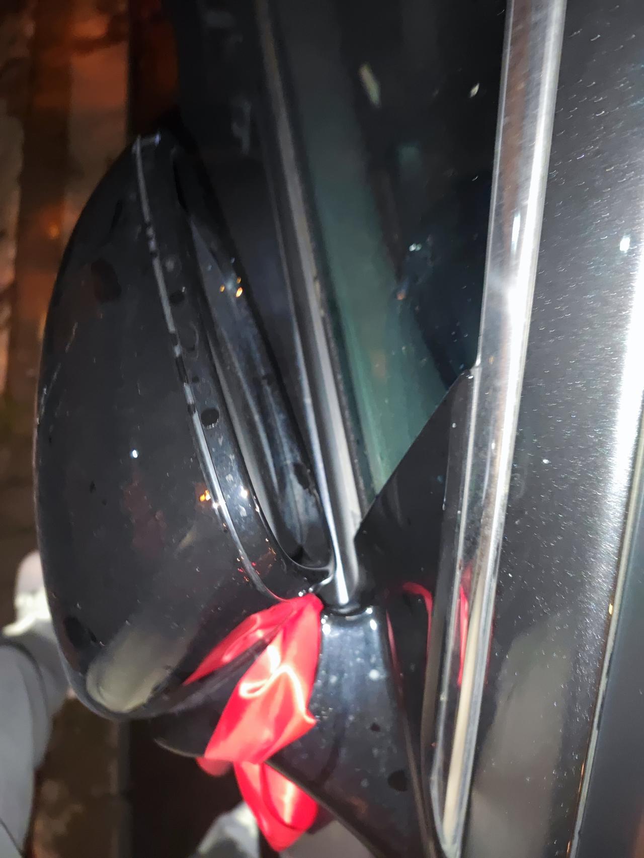各位车主们请问你们的22款雅阁后视镜折叠两边折叠的角度是一样的吗，我这个好像右边折叠的角度比左边的多一点，我看下是不是通