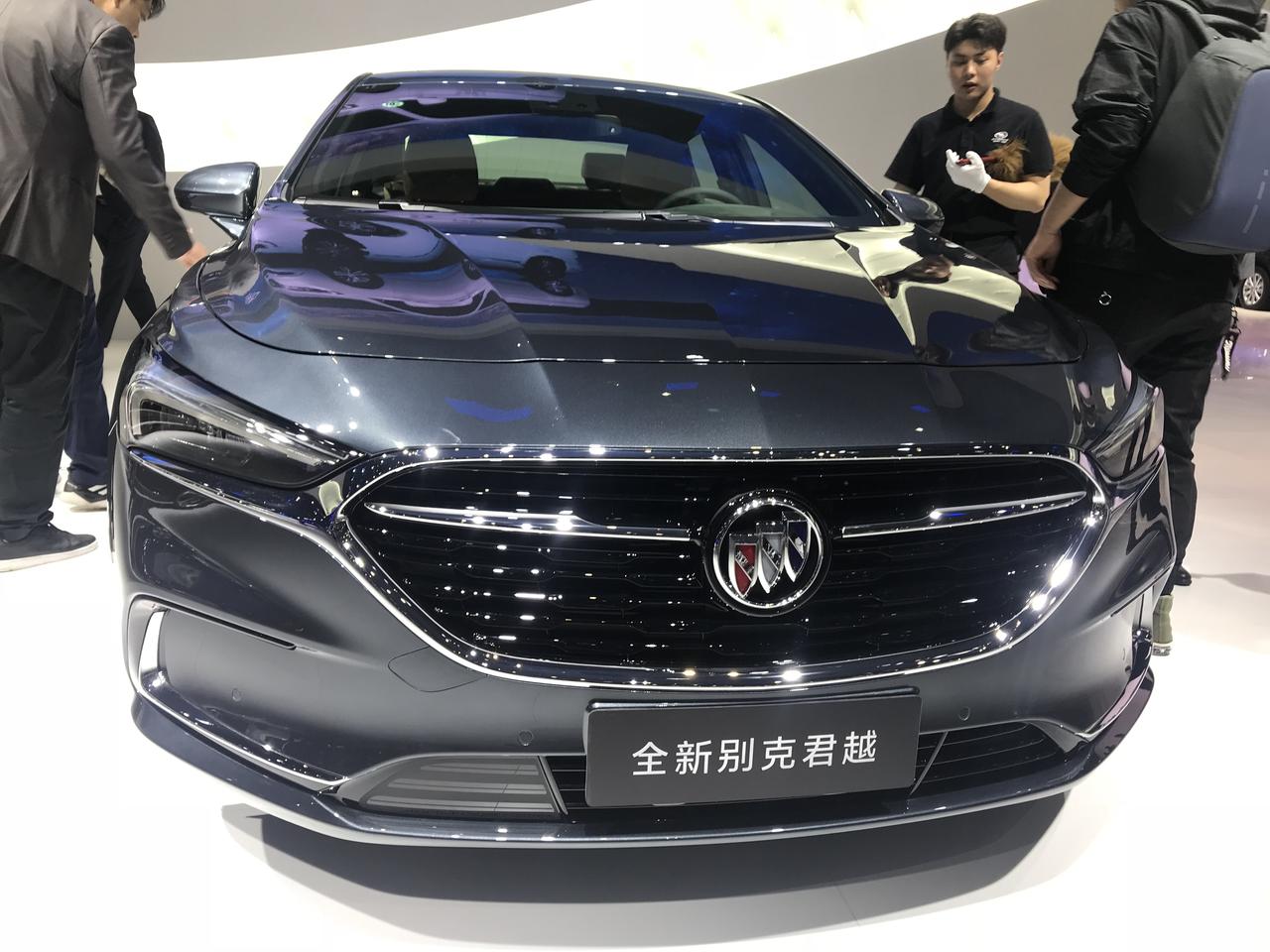 想问一下诸位贵兄们，19款全新别克君越  尊贵型  16.98万元 目前优惠 多少，优惠多少购买划算呀