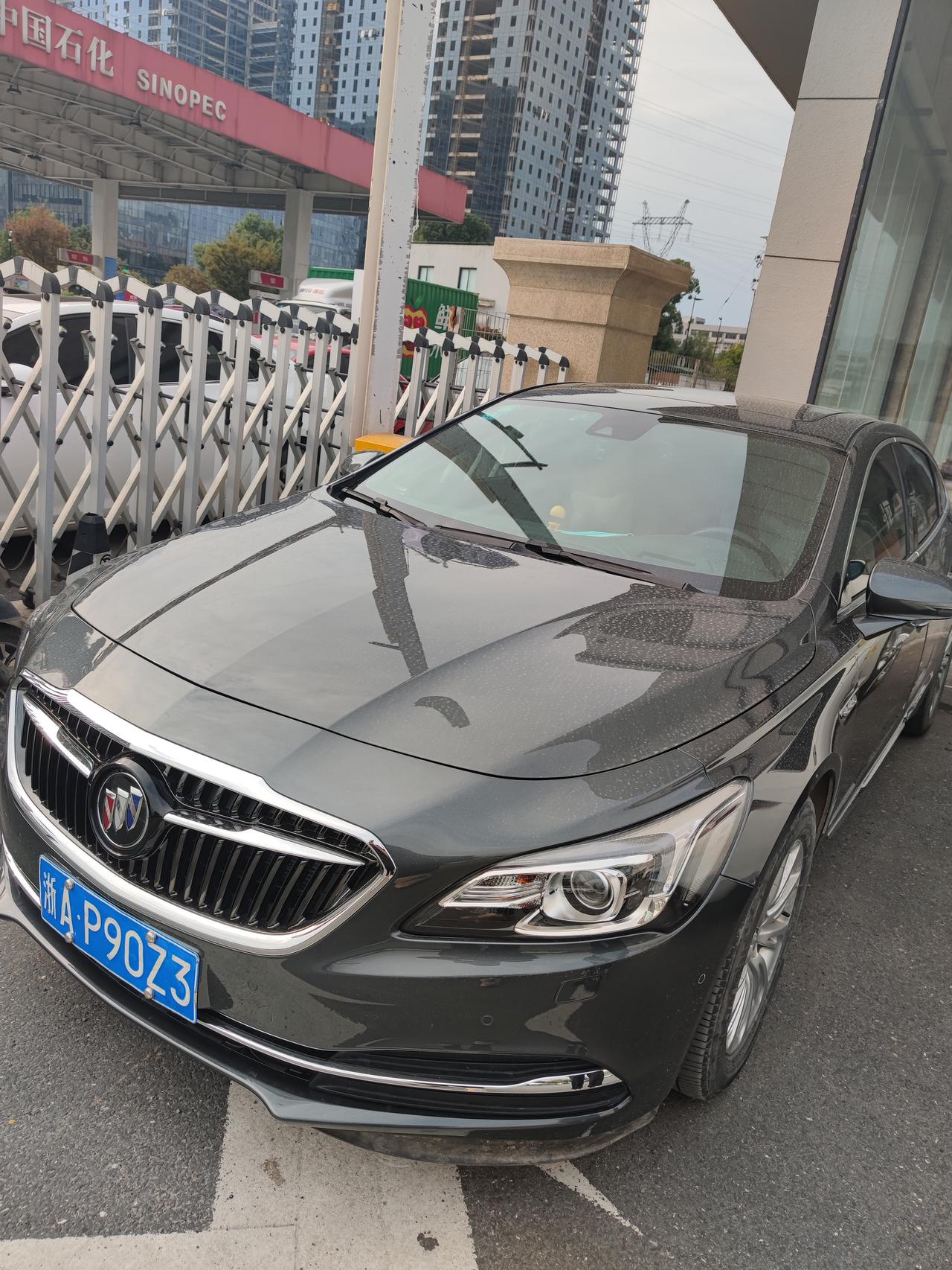 兄弟们，想问一下现在君越552T落地价19.6w合理吗？裸车价17.48万，优惠4.5万，想问一下兄弟们当初提车时落地价