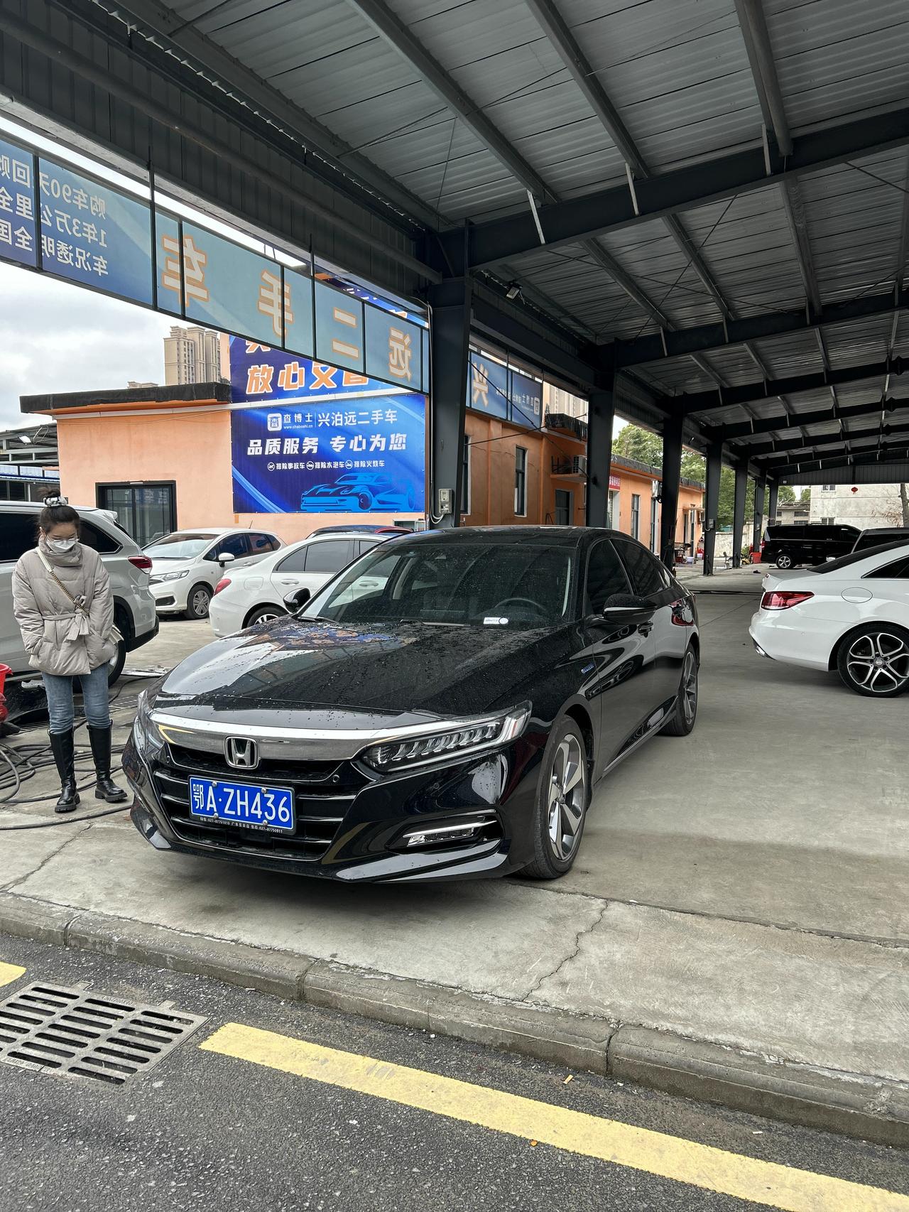 本田雅阁 我好纠结啊，有一台19年的精英版黑色13万二手车，有一处补漆，还是买新车豪华版18.8落地，我好纠结，怎么选