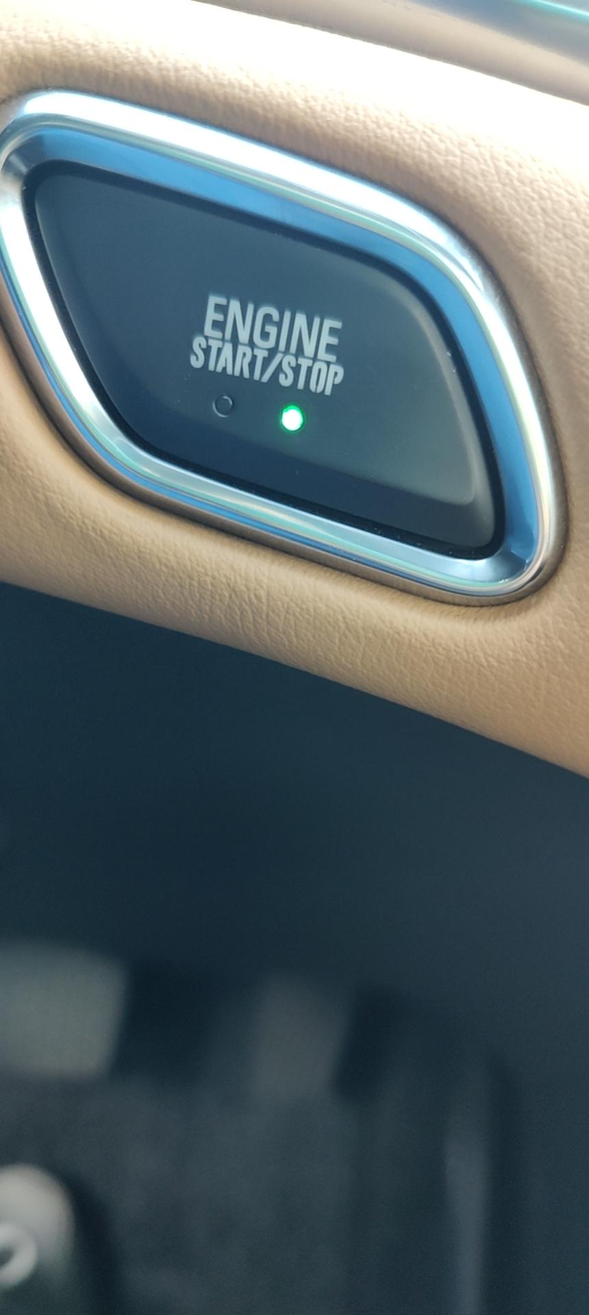别克君越 有铁子们知道左边这个灯是干嘛的吗？