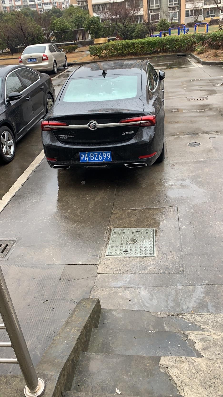 别克君越 问下，21款652豪华，问题1.挂挡怎么好几次都是M挡了，起步300多转，具体不会用，还要停车挂空档再D挡走，