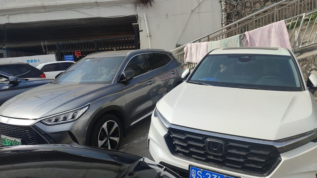 比亚迪宋PLUS DM-i 12023款crv五座锋尚好还是买七座好家里父母，老婆一个娃，后续打算要二胎三胎也不差700