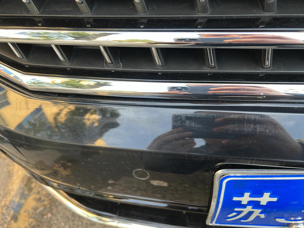 大众新款迈腾前中网标坏了，需要换全部中网吗？