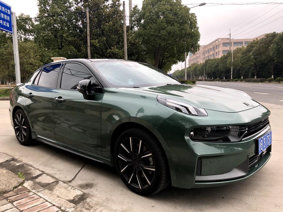 我的第一台车是领克03。因为是我自己精挑细选，所以一直到现在都很满意，除了不能支持carplay是个小小的遗憾，我现在车