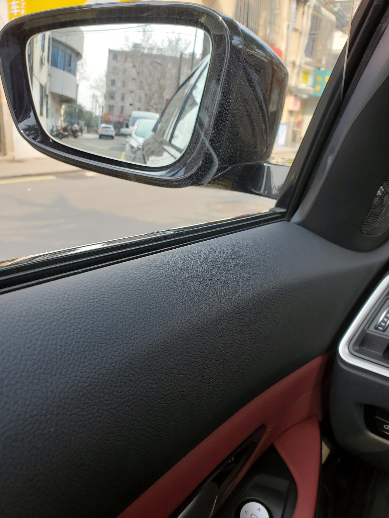 宝马3系 问下各位车友，为啥我的车倒车的时候后视镜不会下翻，是没有这个功能吗？2022款325Li耀夜，12月下线的车。