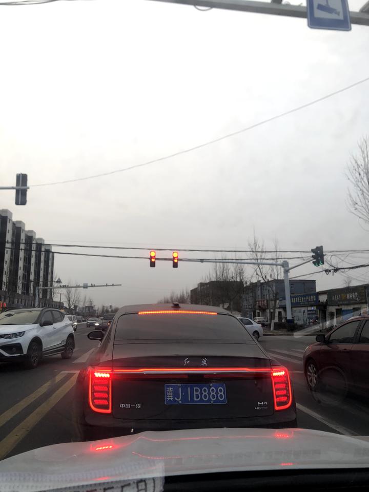 宝马3系 大家好，请问一下大家30岁开上3系325算不算晚啊（现在开的不是3系，距离30还有点时间），昨天在街上排拍到一