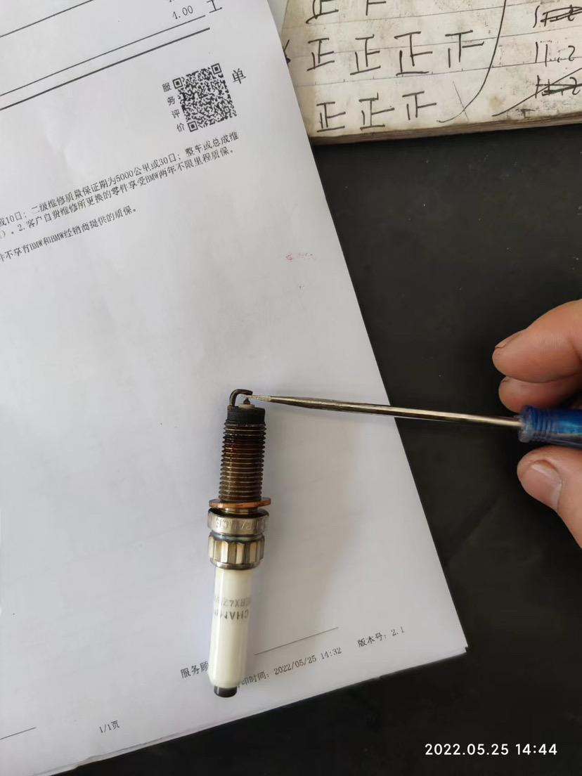 宝马3系 这是什么牌子的火花塞啊，或者什么材质的