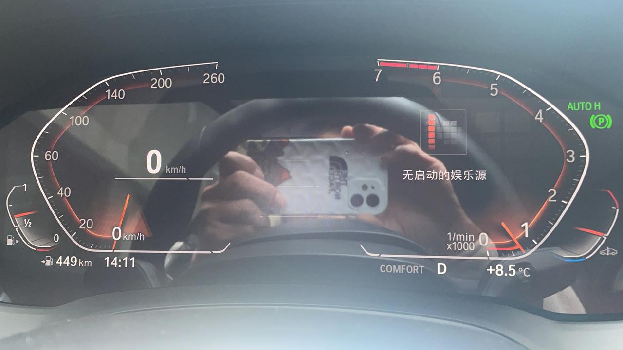 宝马3系 突然仪表中间地图不显示了 怎么回事呢