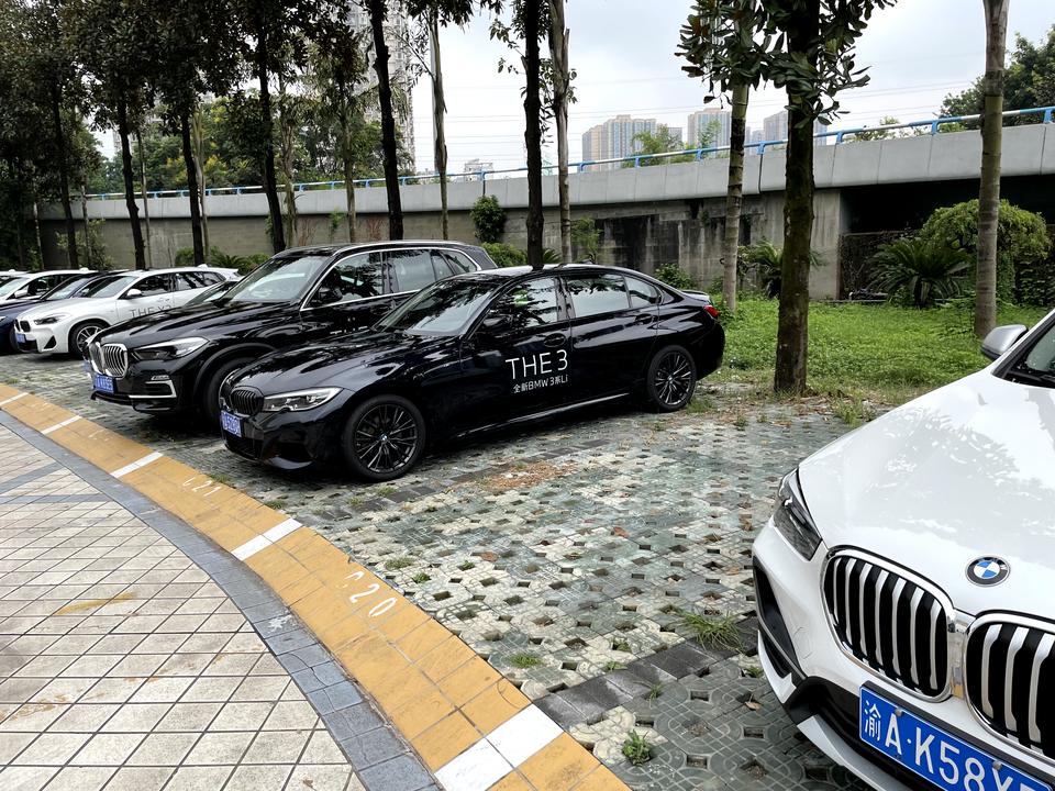 宝马3系 坐标重庆现在想定21款3系，基本上很多4S店都只订新款了，但现在有只有一家还有21款，而且9月10月都还有配额