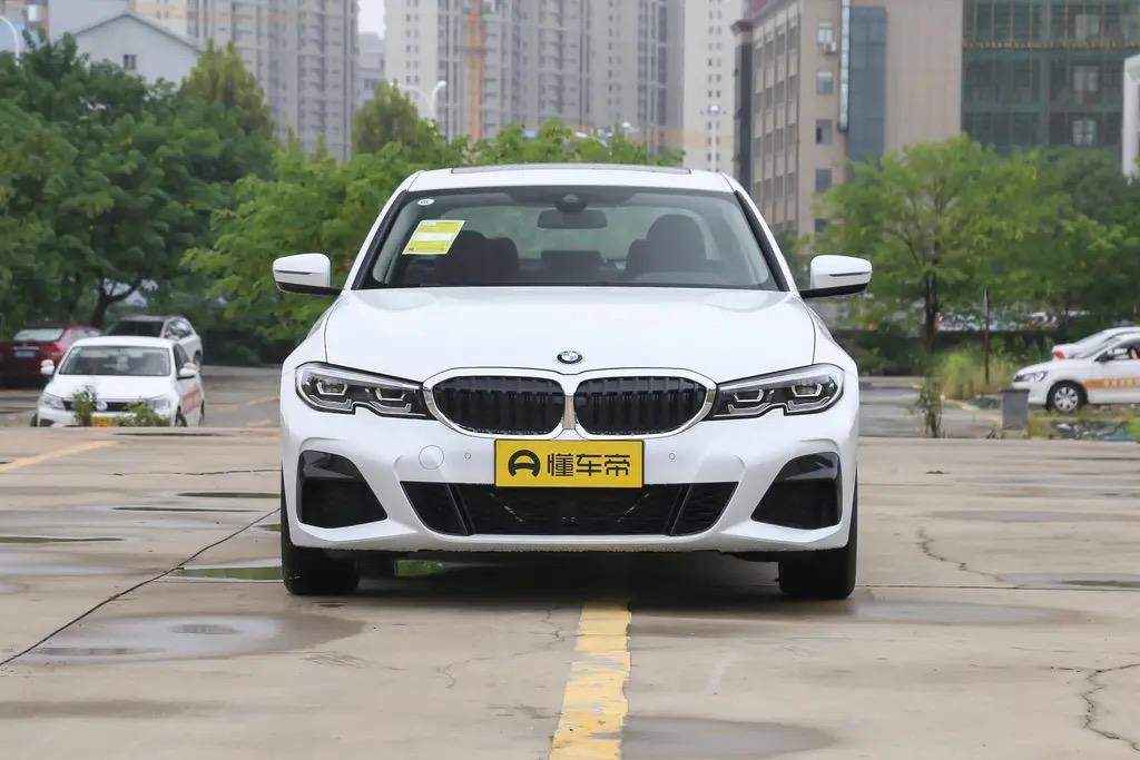 宝马3系 特别喜欢三系，都说人生绕不过一台三系想向广大的三系车主寻求建议。两口子工资九千左右孩子十个月大父母帮忙带孩子的