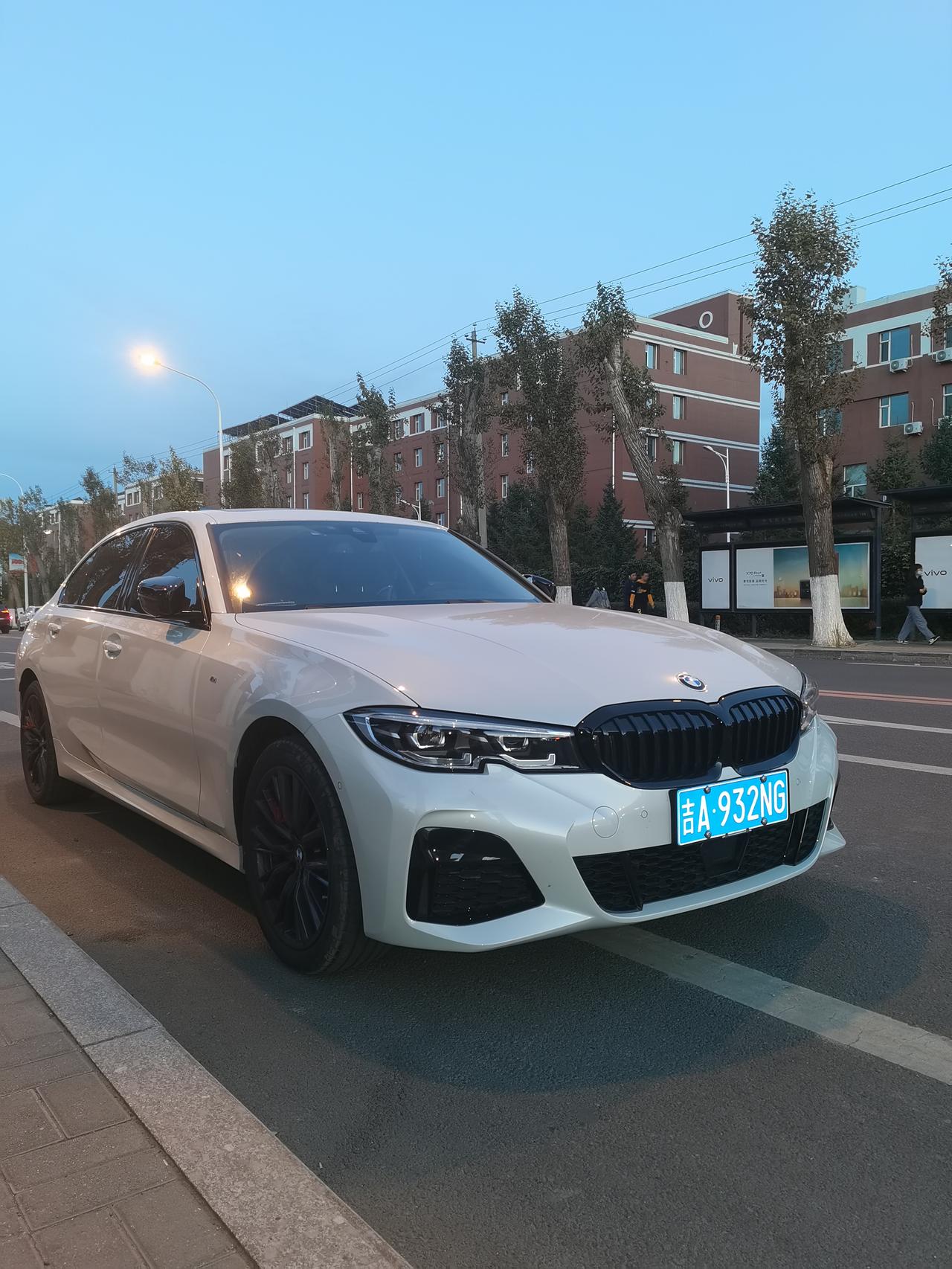 宝马3系 问问大家，换什么雪地胎性价比高，在4s店合适吗